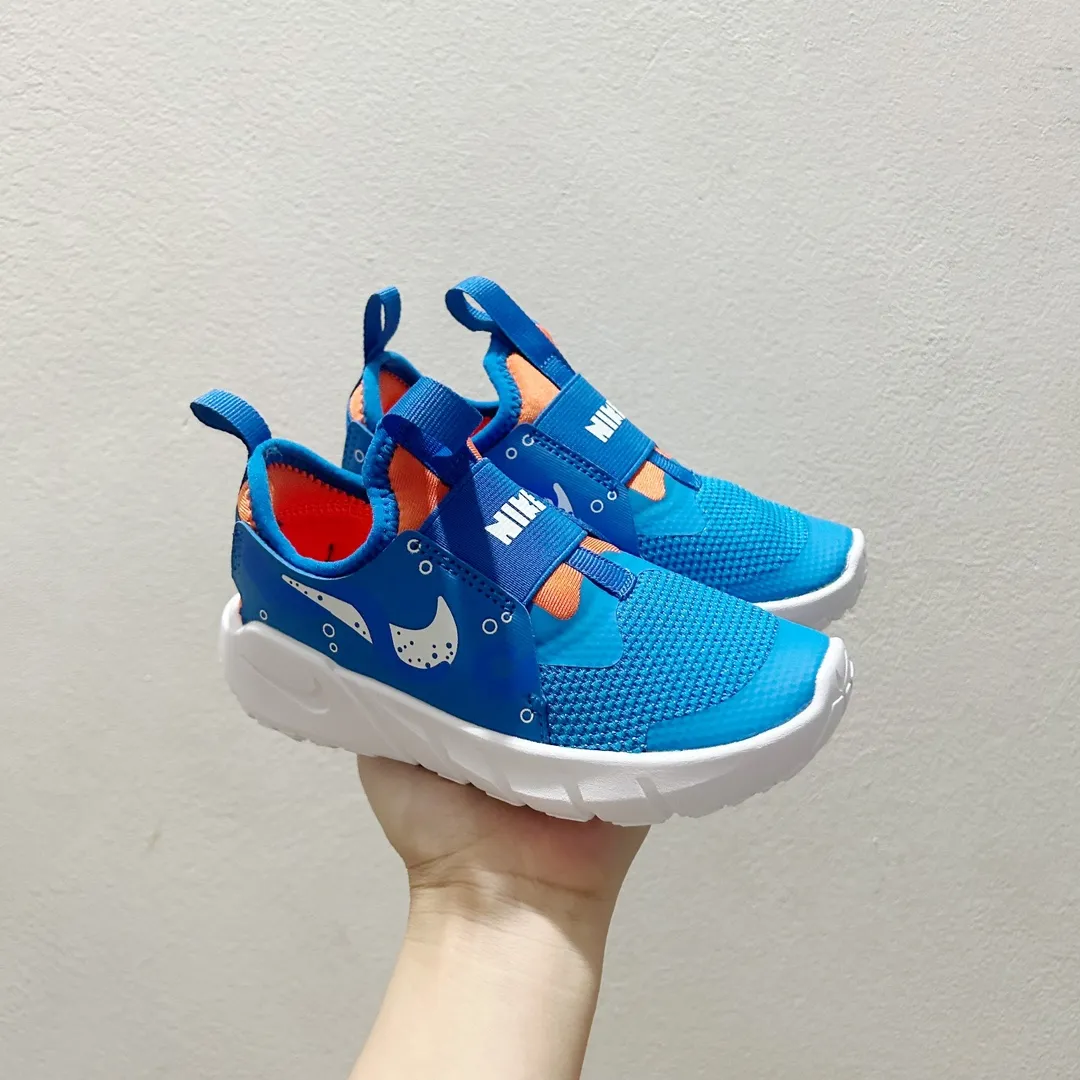 コンフォート感抜群 軽量デザイン スリッポンタイプ キッズ ランニングシューズ