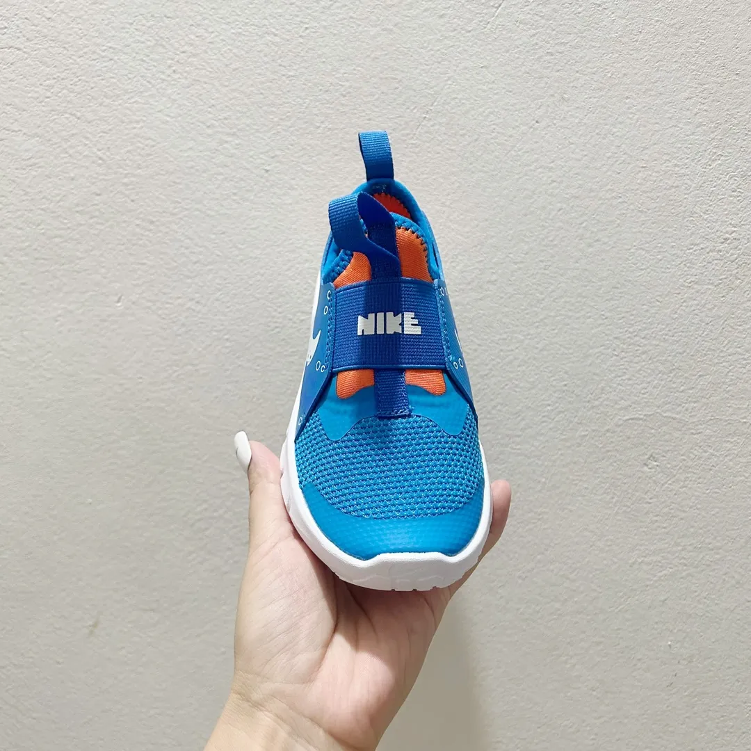 コンフォート感抜群 軽量デザイン スリッポンタイプ キッズ ランニングシューズ