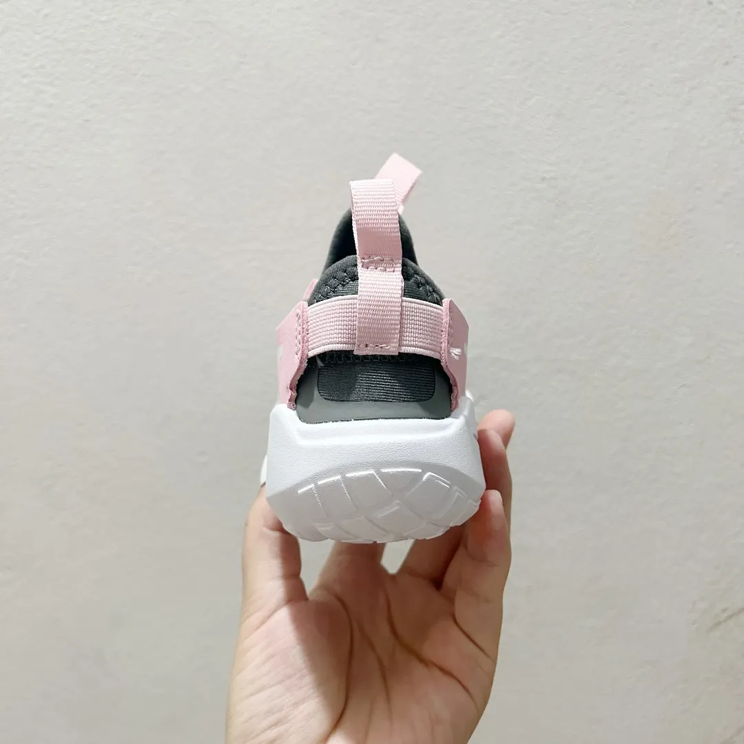 好感度100％  軽量デザイン 脱ぎ履きラクラク キッズ ランニングシューズ