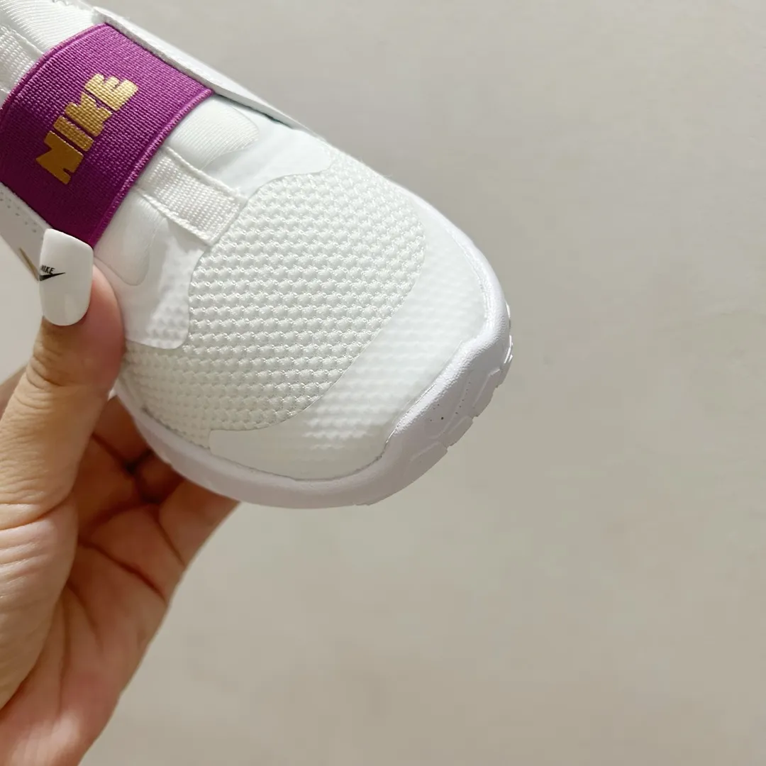 絶対欲しい 大活躍 軽量デザイン フレキシブルソール キッズ ランニングシューズ