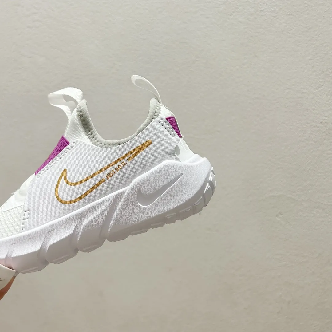 絶対欲しい 大活躍 軽量デザイン フレキシブルソール キッズ ランニングシューズ