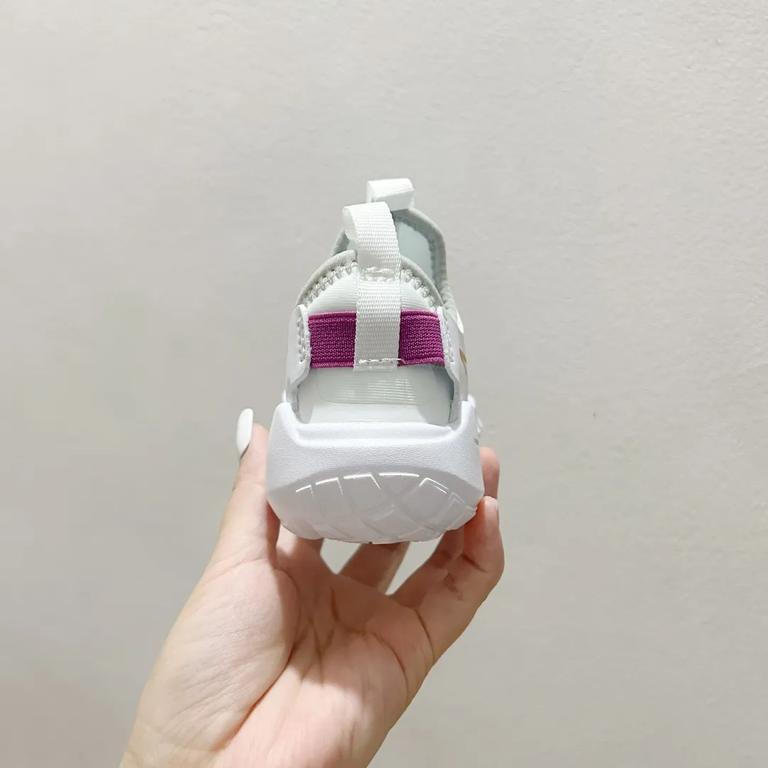 絶対欲しい 大活躍 軽量デザイン フレキシブルソール キッズ ランニングシューズ