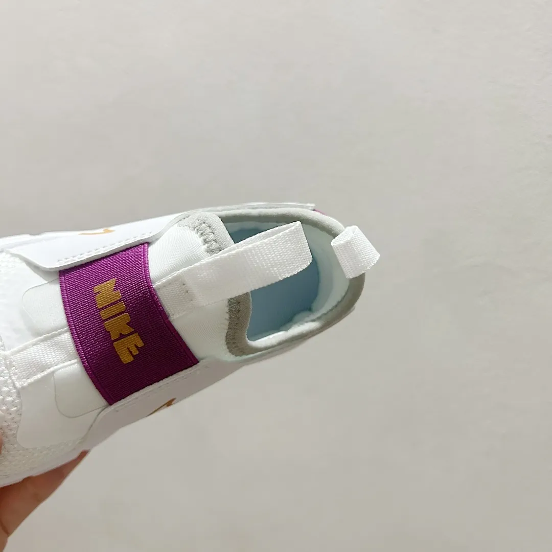 絶対欲しい 大活躍 軽量デザイン フレキシブルソール キッズ ランニングシューズ