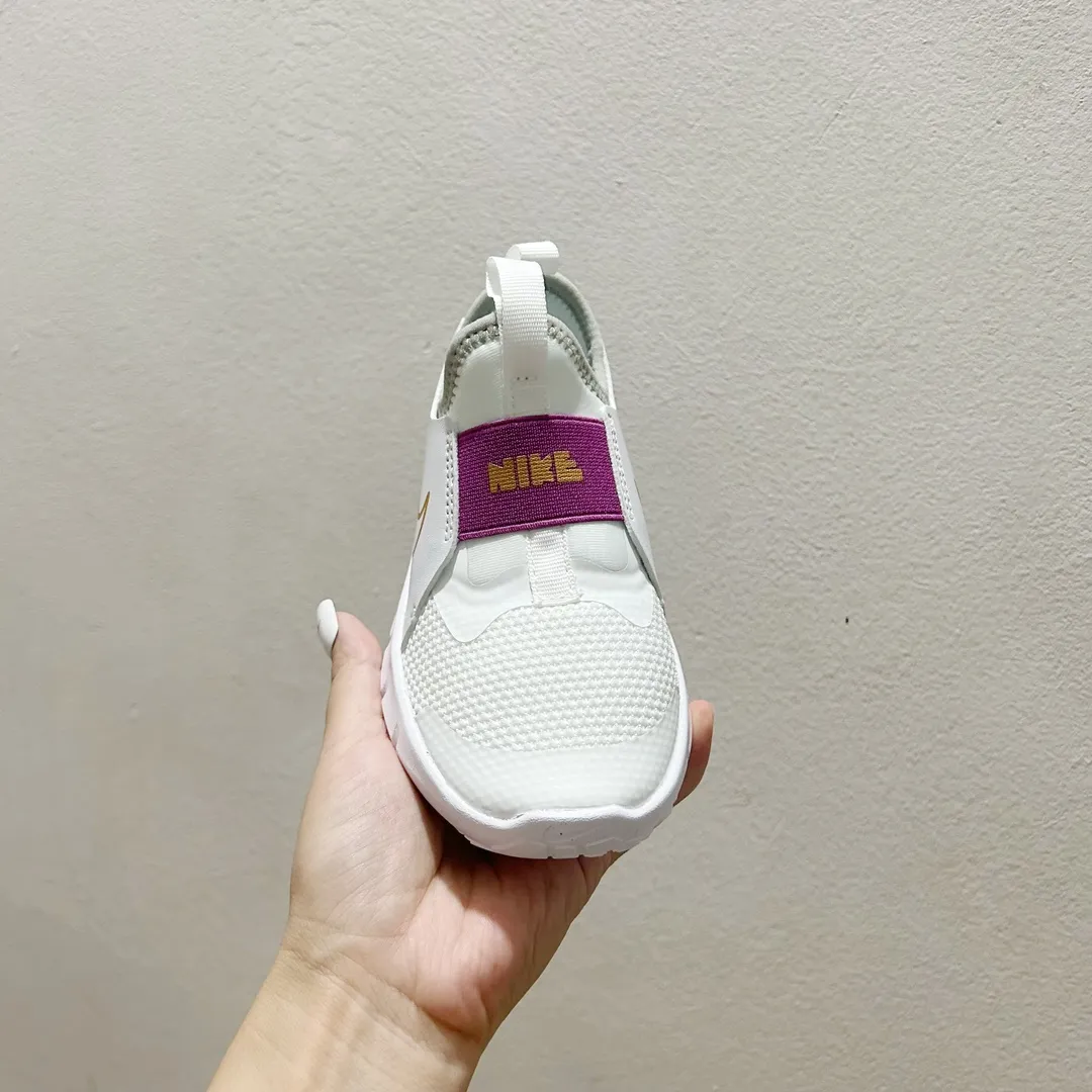 絶対欲しい 大活躍 軽量デザイン フレキシブルソール キッズ ランニングシューズ