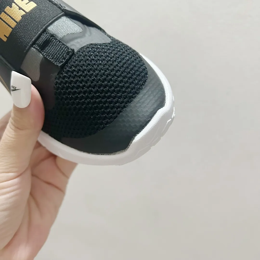 絶対後悔しない 脱ぎ履きラクラク クッション性抜群 キッズ ランニングシューズ