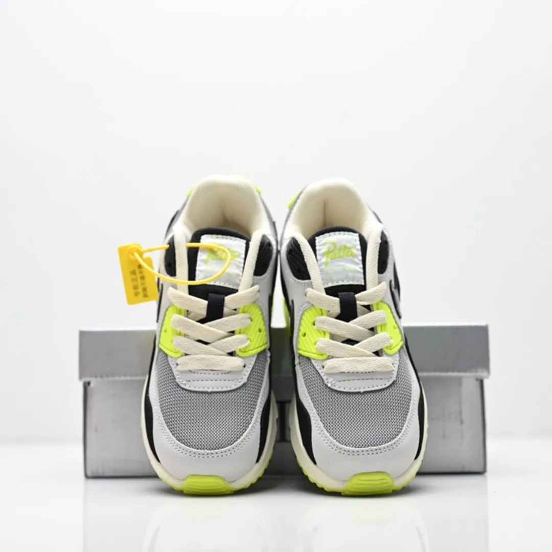 トレンド感たっぷり 防滑ソール クッション性＆防滑性 キッズ スニーカー