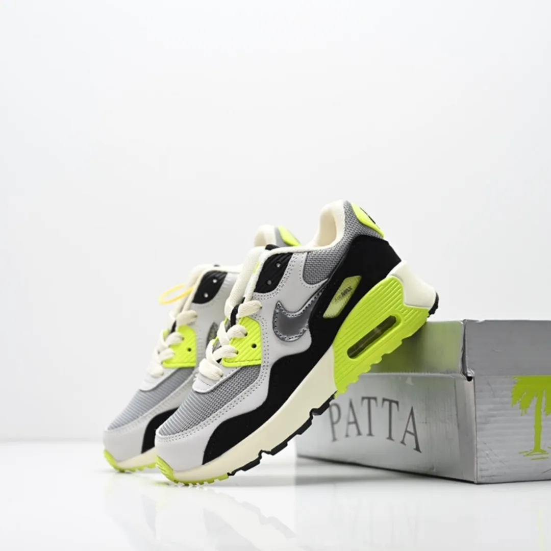 トレンド感たっぷり 防滑ソール クッション性＆防滑性 キッズ スニーカー