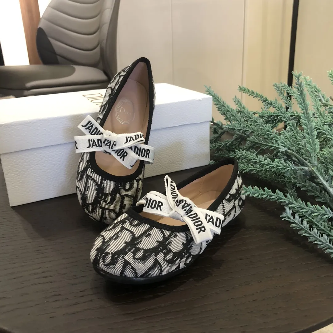 ギフトにもおすすめ 履きやすい クラシック リボン付き キッズ プリンセス シューズ