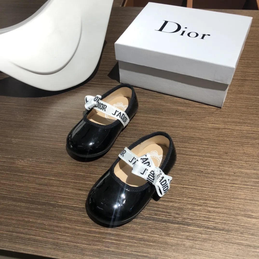 足元から華やかに おしゃれ 上品なツヤ感 新作 履き心地抜群 バレエシューズ