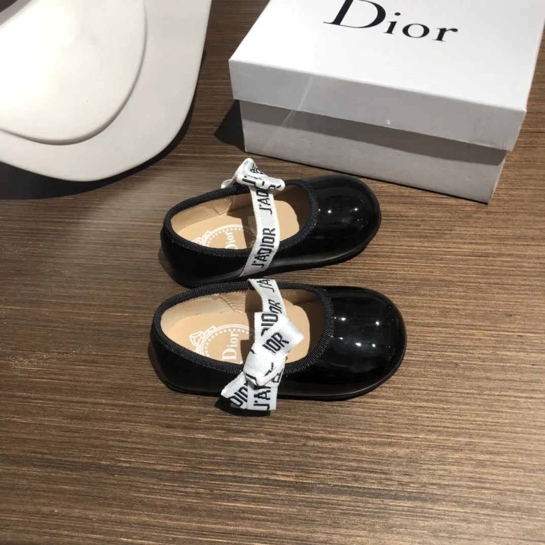 足元から華やかに おしゃれ 上品なツヤ感 新作 履き心地抜群 バレエシューズ