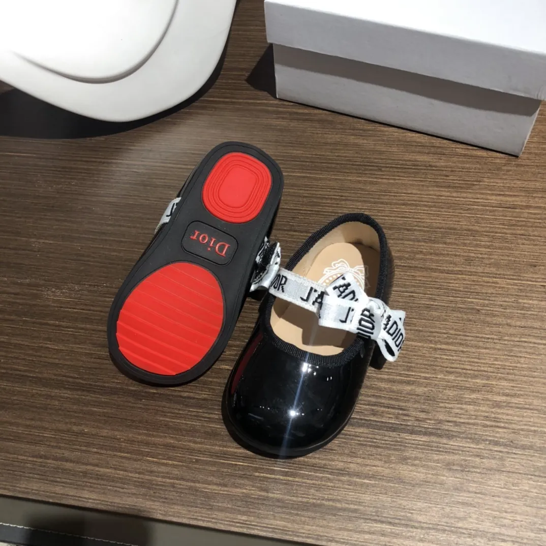 足元から華やかに おしゃれ 上品なツヤ感 新作 履き心地抜群 バレエシューズ