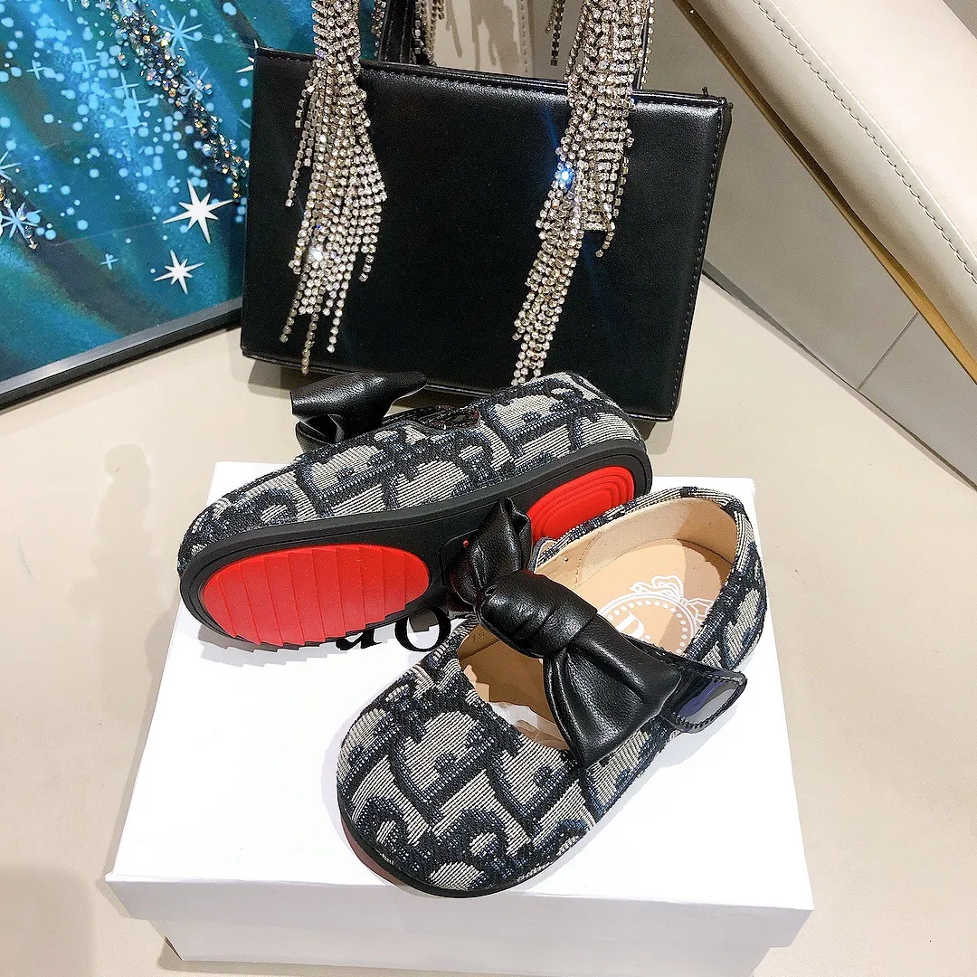 初めての一歩に リボン付き 滑り止め付き 足にフィットする ベビー バレエシューズ