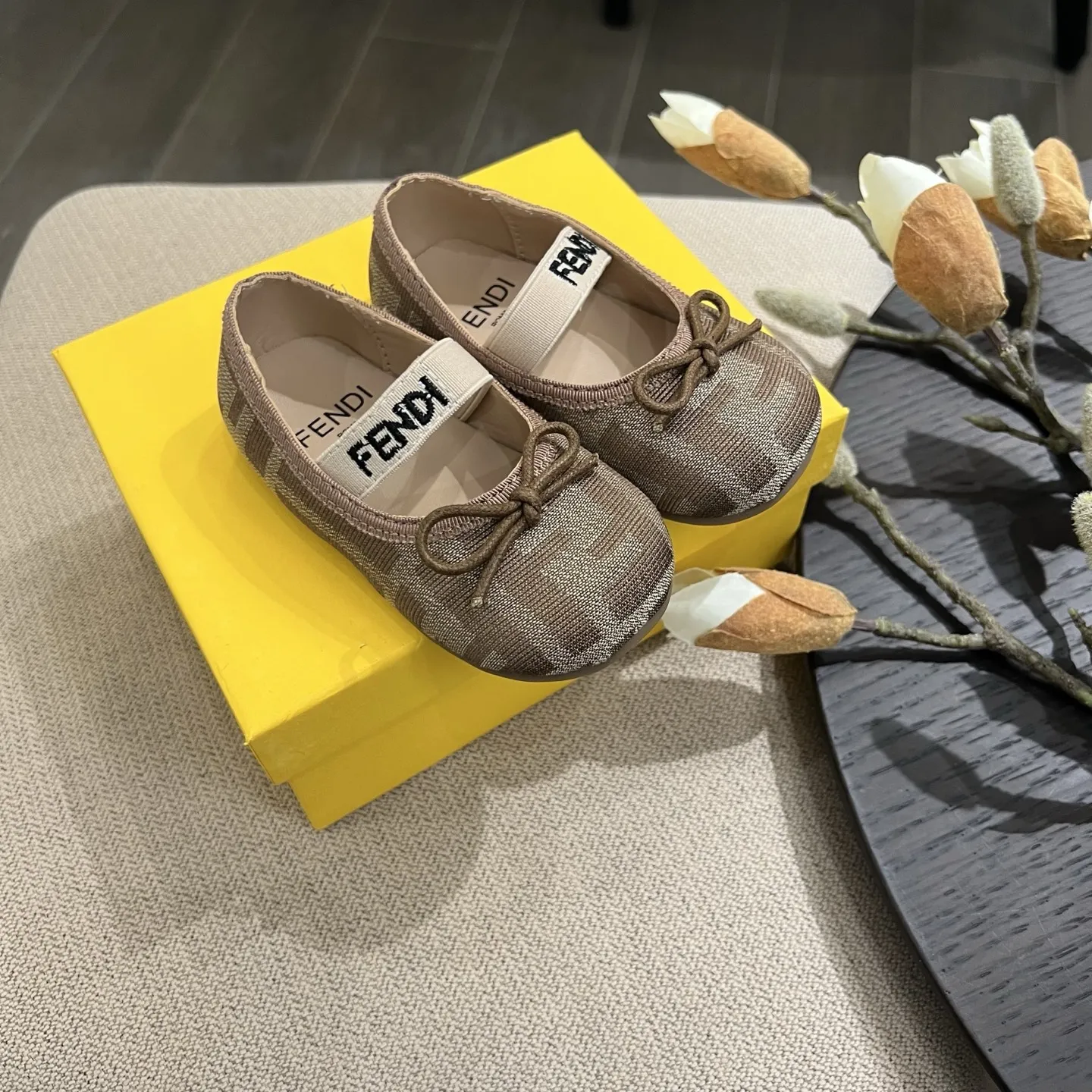 ママたちに大好評 フィット感抜群 柔らかい色合い 履かせやすい フラットシューズ