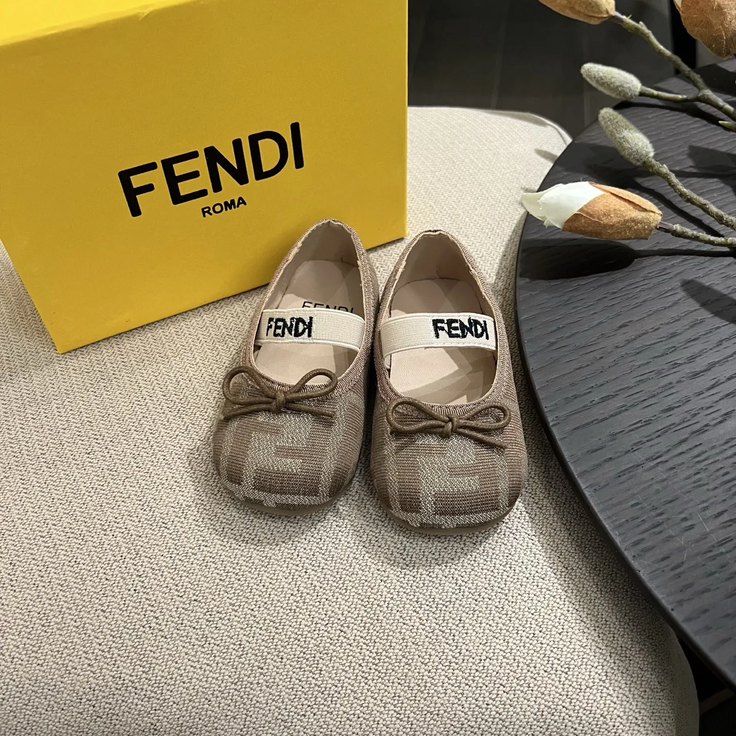 ママたちに大好評 フィット感抜群 柔らかい色合い 履かせやすい フラットシューズ