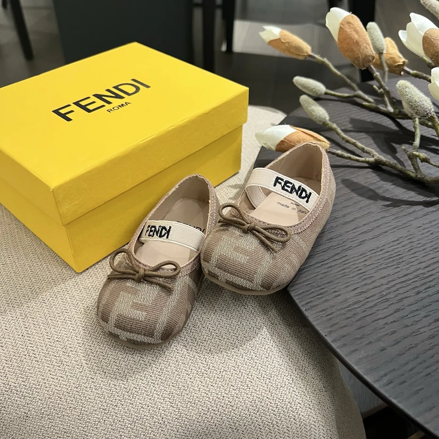 ママたちに大好評 フィット感抜群 柔らかい色合い 履かせやすい フラットシューズ