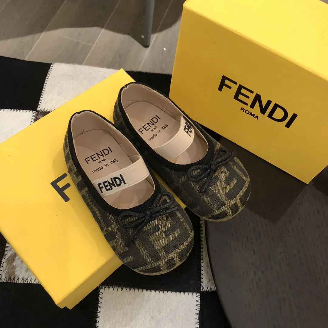 デートやお出かけにも ガーリー 軽くて疲れにくい ガーリー フラットシューズ