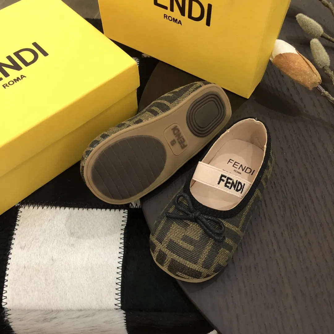 デートやお出かけにも ガーリー 軽くて疲れにくい ガーリー フラットシューズ