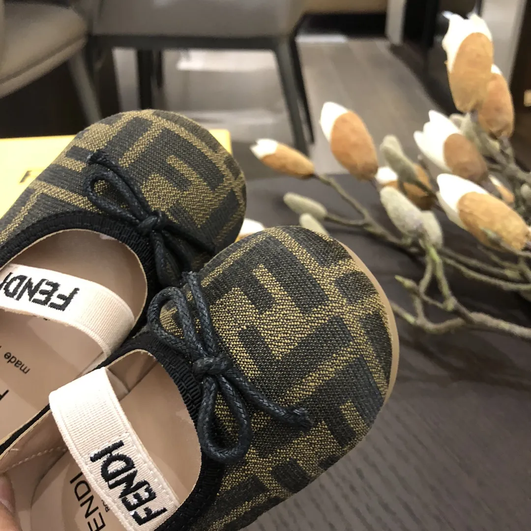 デートやお出かけにも ガーリー 軽くて疲れにくい ガーリー フラットシューズ