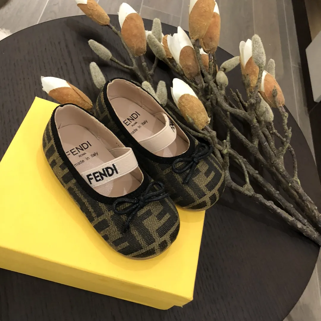 デートやお出かけにも ガーリー 軽くて疲れにくい ガーリー フラットシューズ