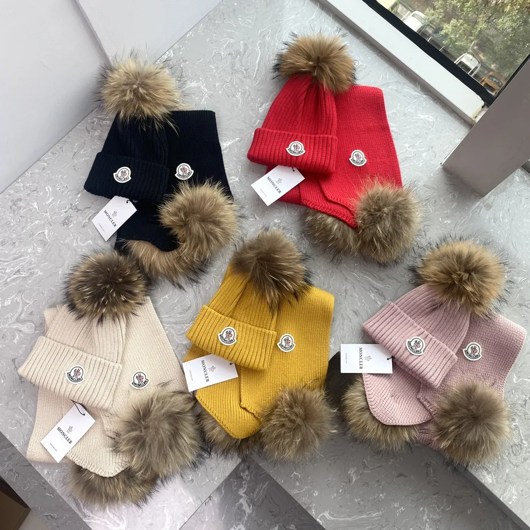 二点セット 防寒グッズ 柔らかい肌ざわり ポンポン付き ニット帽+マフラー セット