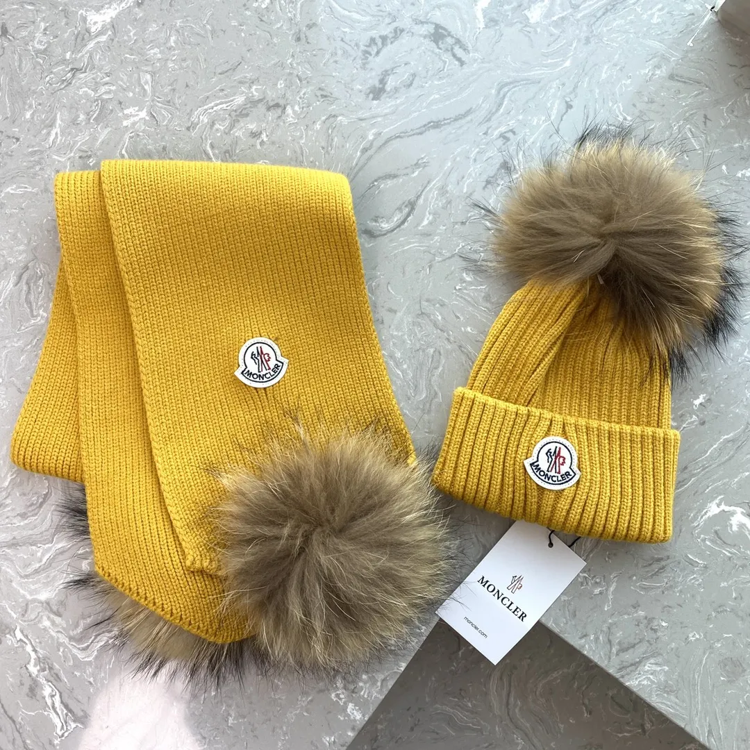 二点セット 防寒グッズ 柔らかい肌ざわり ポンポン付き ニット帽+マフラー セット