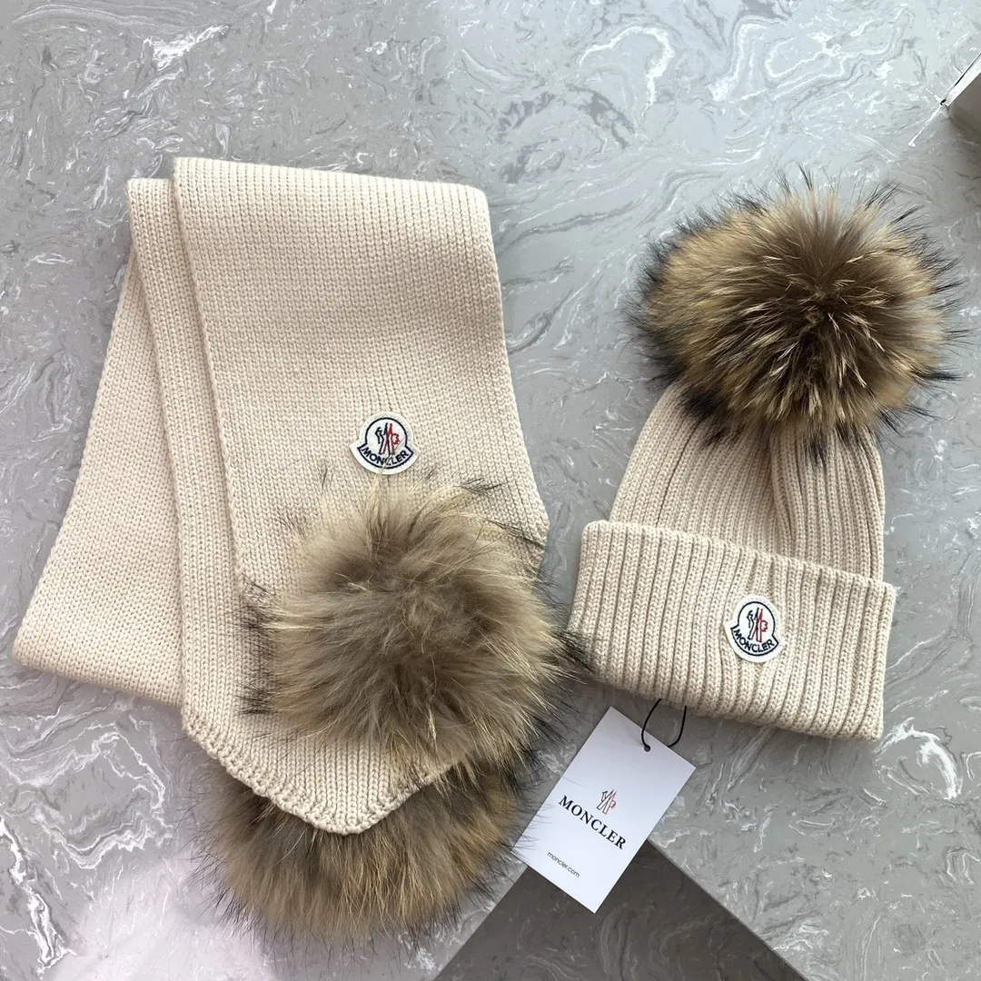 二点セット 防寒グッズ 柔らかい肌ざわり ポンポン付き ニット帽+マフラー セット