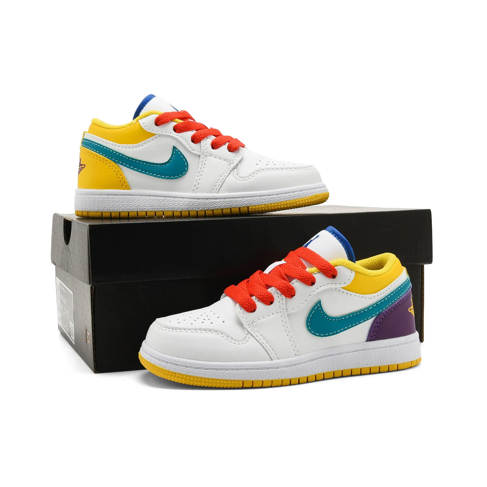 【22-37】鮮やかな印象 元気よく見える 耐久性がある スポーツ風 履きやすい スニーカー