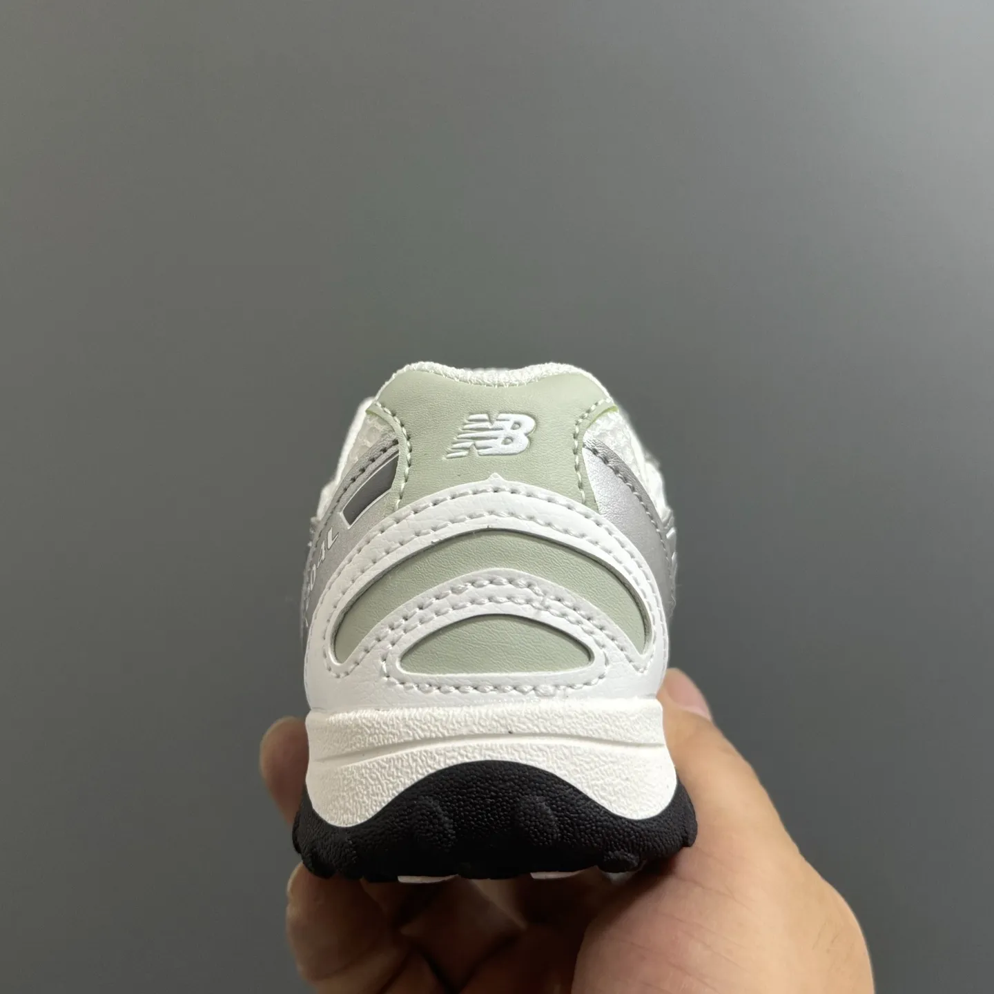 【26-37】動きやすいデザイン 軽やかな素材感 通気メッシュ素材 履きやすい スニーカー