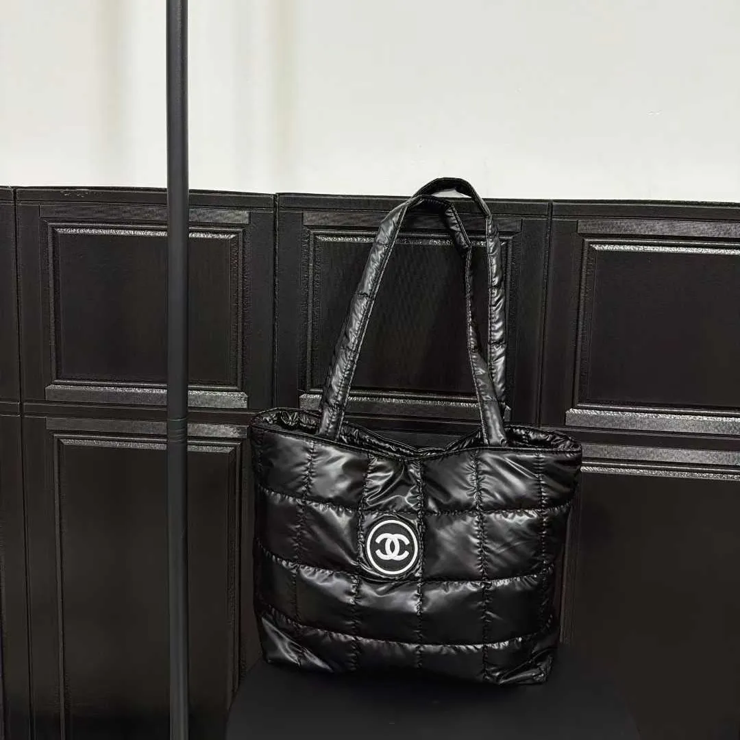 SNS映え間違いなし 今季大注目 おしゃれ 大容量 合わせやすい バッグ