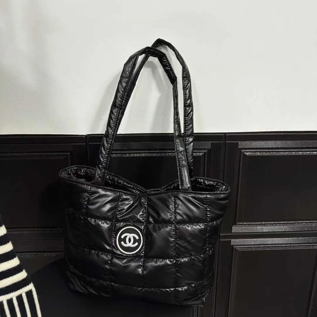 SNS映え間違いなし 今季大注目 おしゃれ 大容量 合わせやすい バッグ