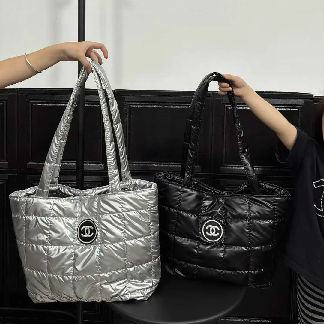 SNS映え間違いなし 今季大注目 おしゃれ 大容量 合わせやすい バッグ