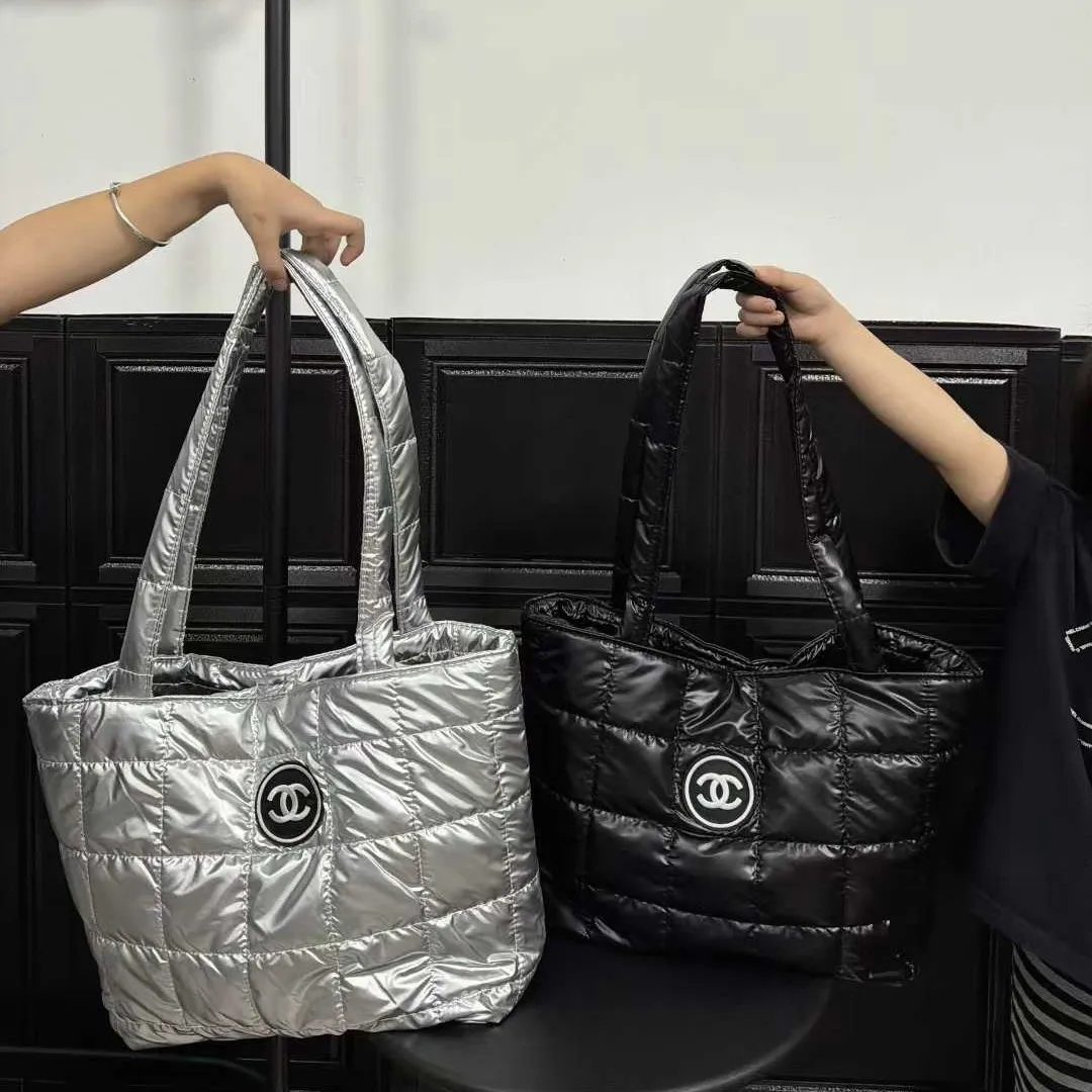 SNS映え間違いなし 今季大注目 おしゃれ 大容量 合わせやすい バッグ