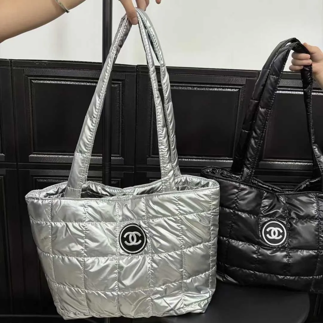 SNS映え間違いなし 今季大注目 おしゃれ 大容量 合わせやすい バッグ