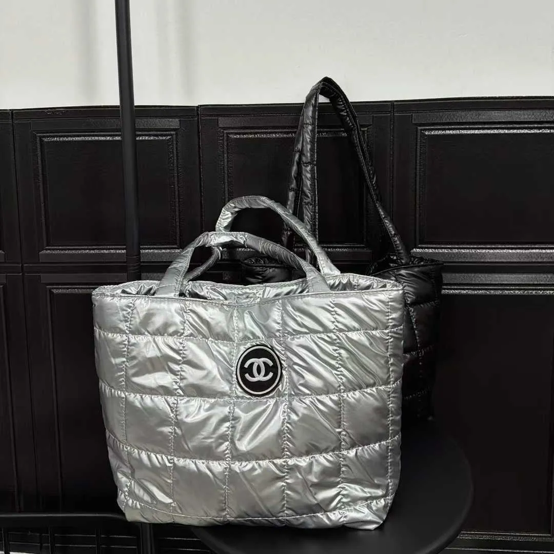 SNS映え間違いなし 今季大注目 おしゃれ 大容量 合わせやすい バッグ