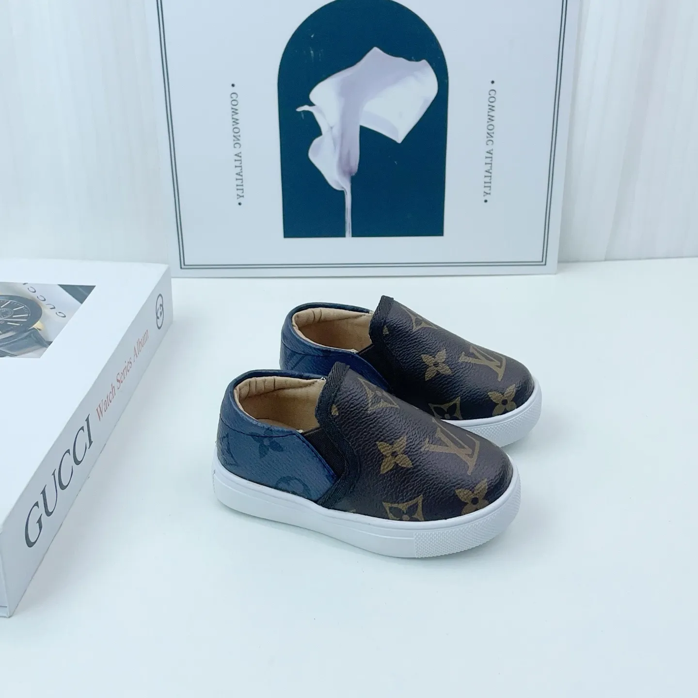 【21-28】トレンド感満点 韓国風デザイン おしゃれ感たっぷり 履きやすい 高品質 シューズ