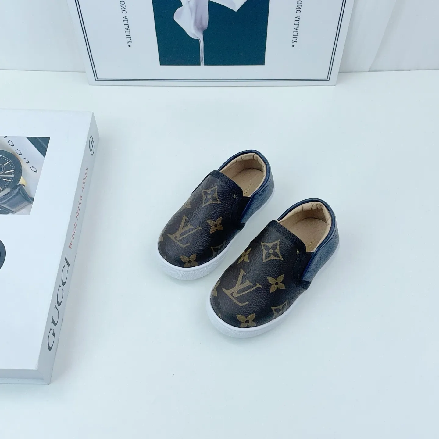 【21-28】トレンド感満点 韓国風デザイン おしゃれ感たっぷり 履きやすい 高品質 シューズ