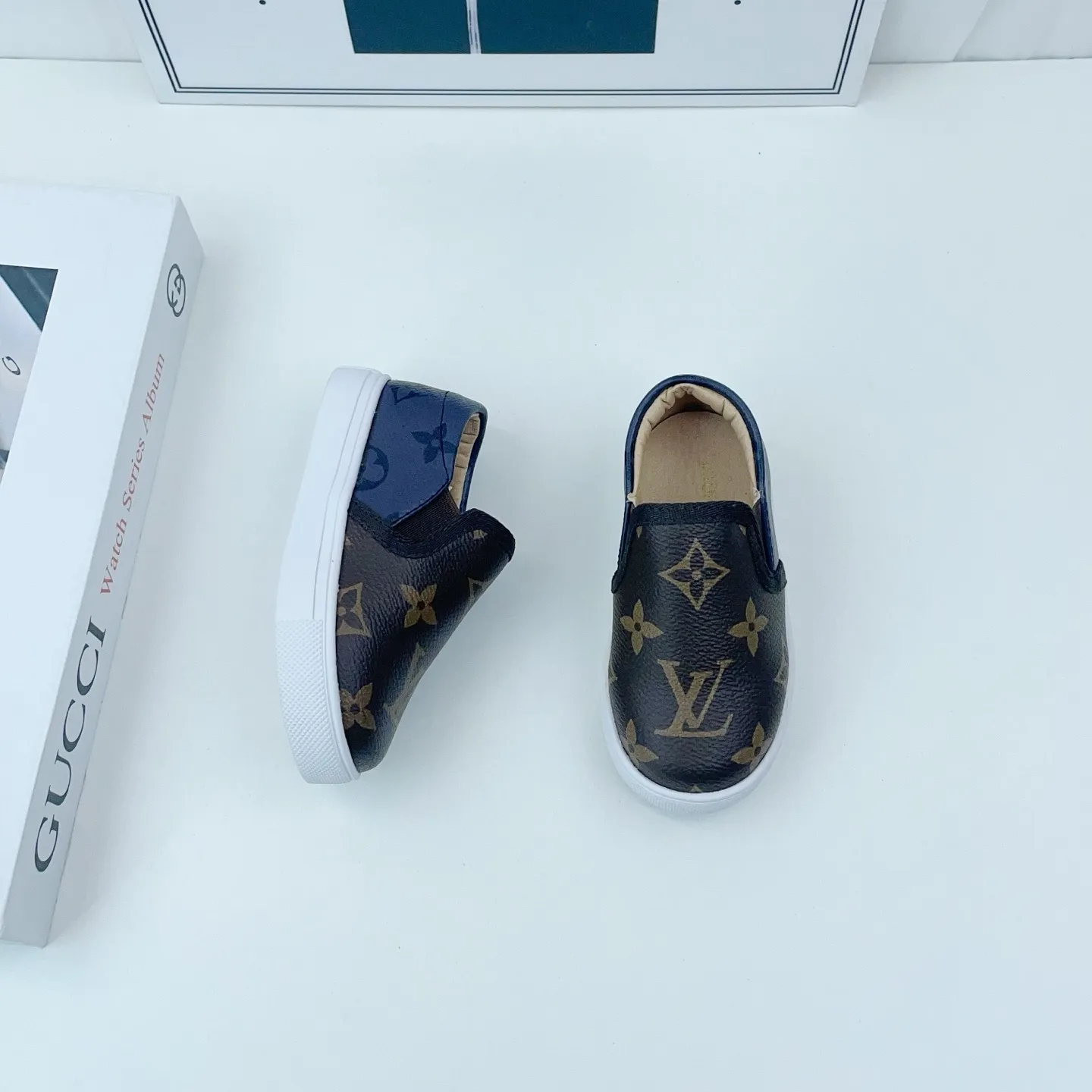 【21-28】トレンド感満点 韓国風デザイン おしゃれ感たっぷり 履きやすい 高品質 シューズ