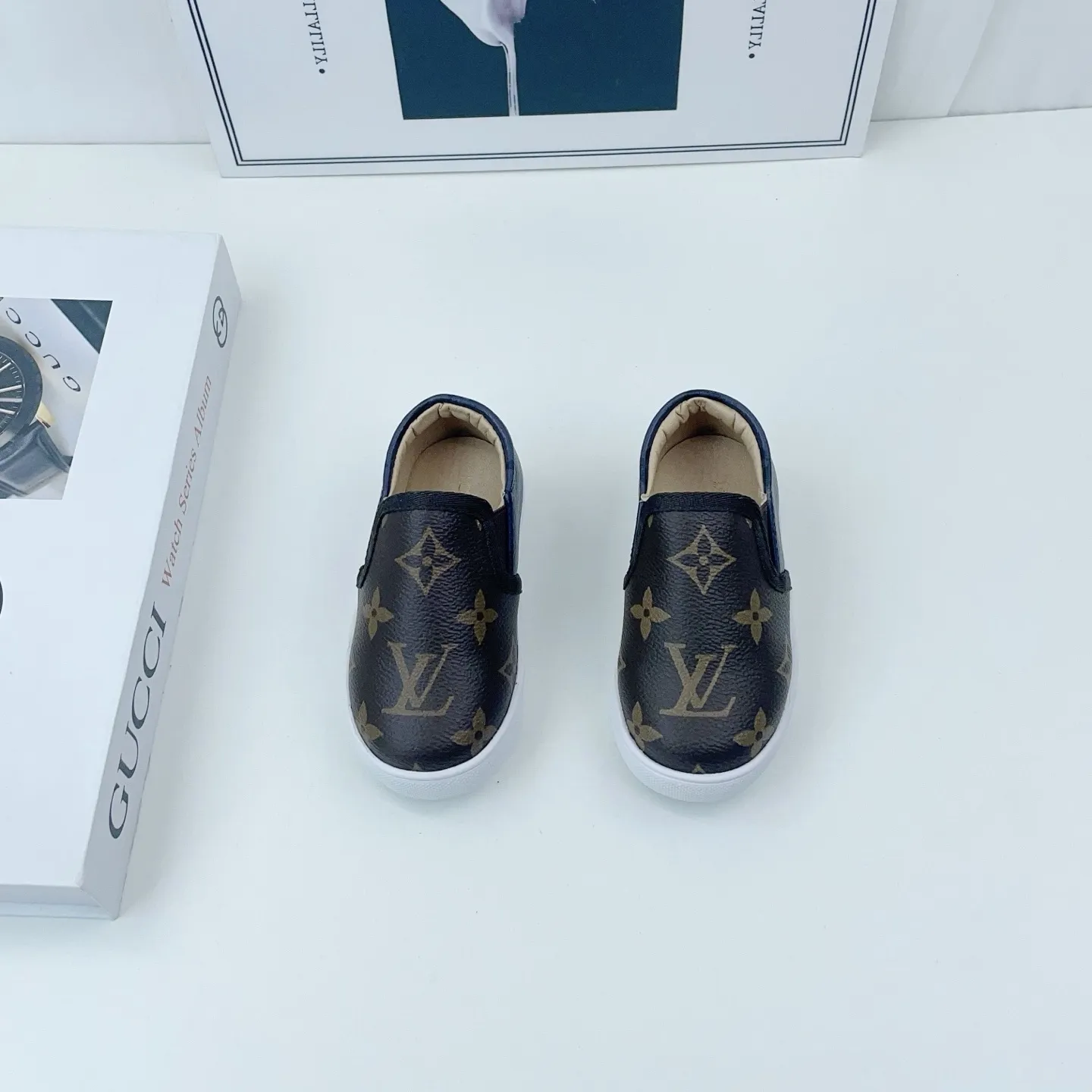 【21-28】トレンド感満点 韓国風デザイン おしゃれ感たっぷり 履きやすい 高品質 シューズ