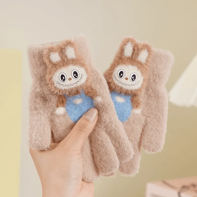 冬のお出かけに必須 可愛い ふわふわ素材 あったか 保温性抜群 キッズ手袋