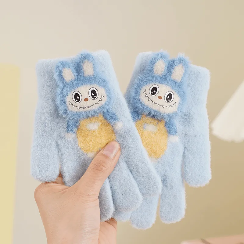 冬のお出かけに必須 可愛い ふわふわ素材 あったか 保温性抜群 キッズ手袋