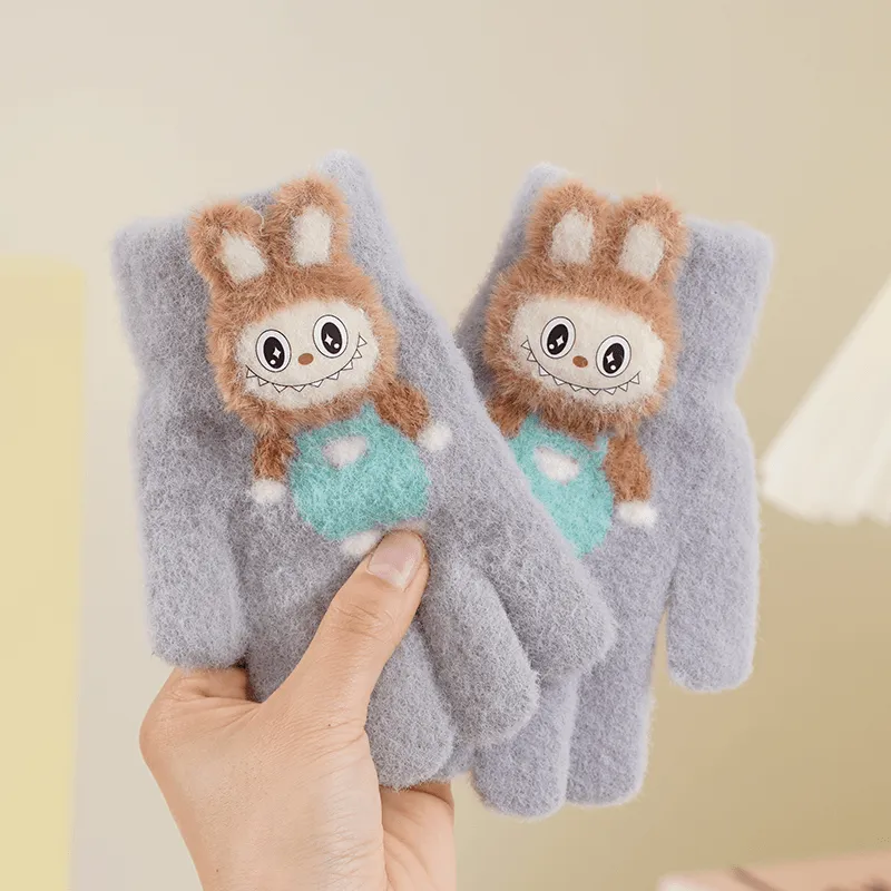 冬のお出かけに必須 可愛い ふわふわ素材 あったか 保温性抜群 キッズ手袋