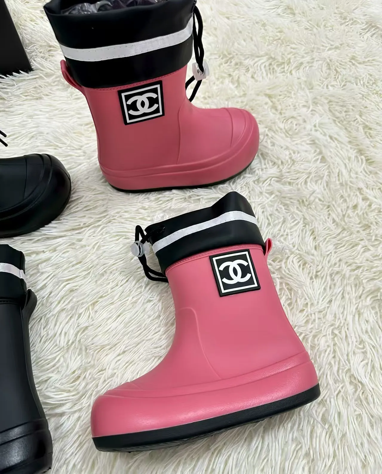 アウトドアやフェスにも活躍  履き口広め 防水仕様 キッズ ミドル丈 レインブーツ