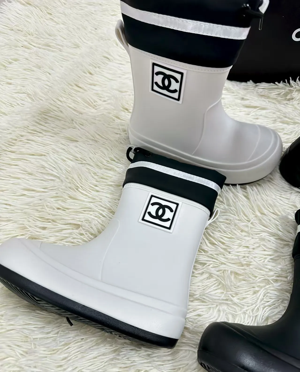 アウトドアやフェスにも活躍  履き口広め 防水仕様 キッズ ミドル丈 レインブーツ