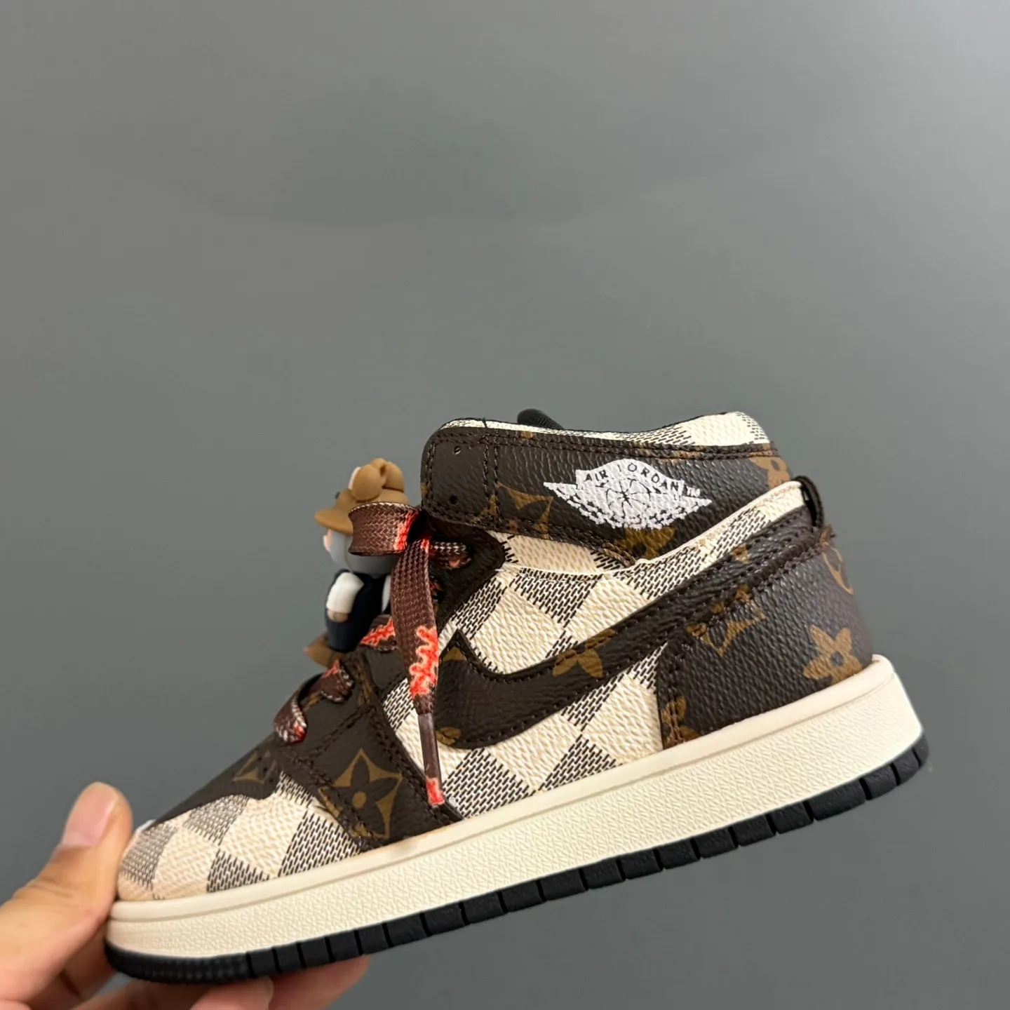 【26-37】履き心地抜群 足に優しい 存在感抜群 シンプルでおしゃれ 多色選べる 履きやすい スニーカー