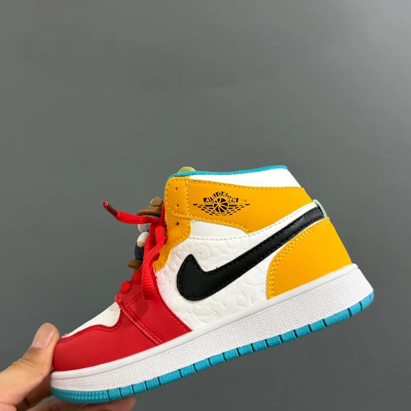 【26-37】履き心地抜群 足に優しい 存在感抜群 シンプルでおしゃれ 多色選べる 履きやすい スニーカー