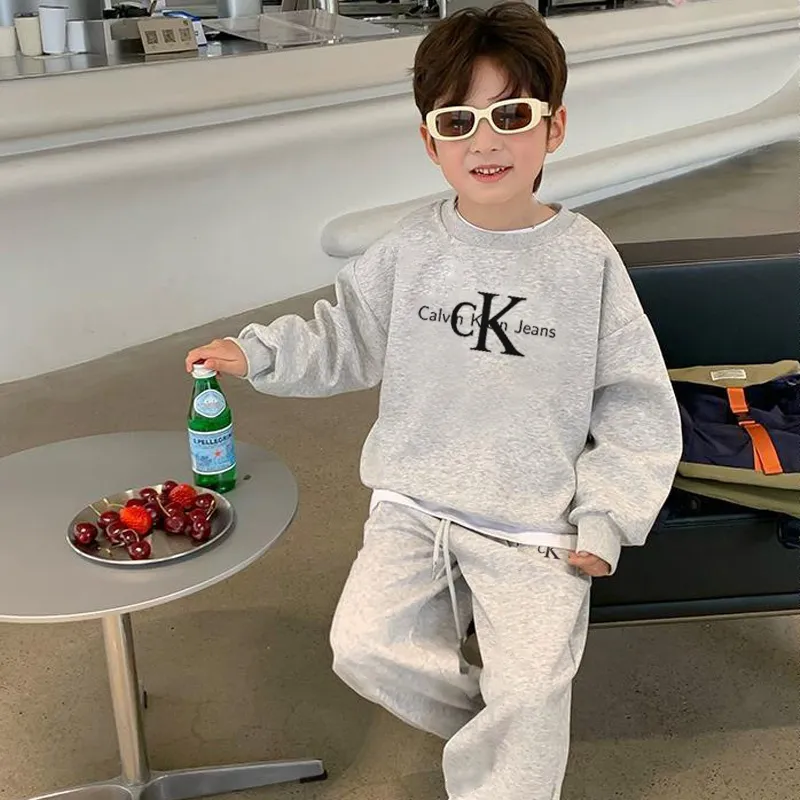 【90-160cm】二点セット 超人気商品 おしゃれ 特別なデザイン 男の子 トレーナー+パンツ セットアップ