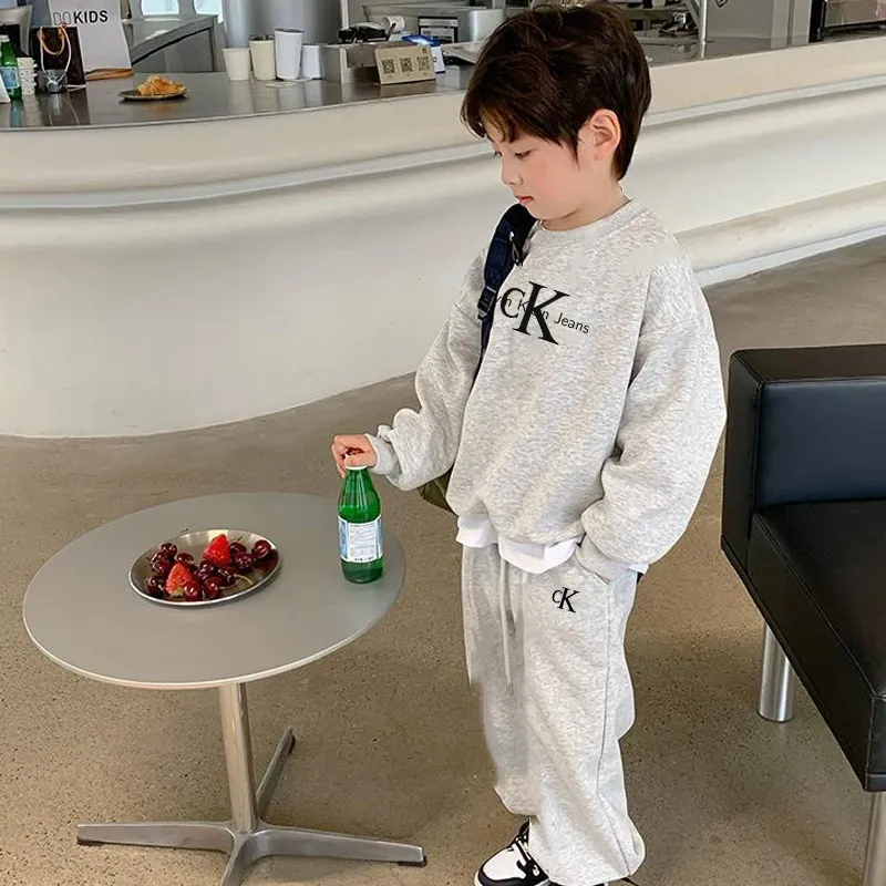 【90-160cm】二点セット 超人気商品 おしゃれ 特別なデザイン 男の子 トレーナー+パンツ セットアップ