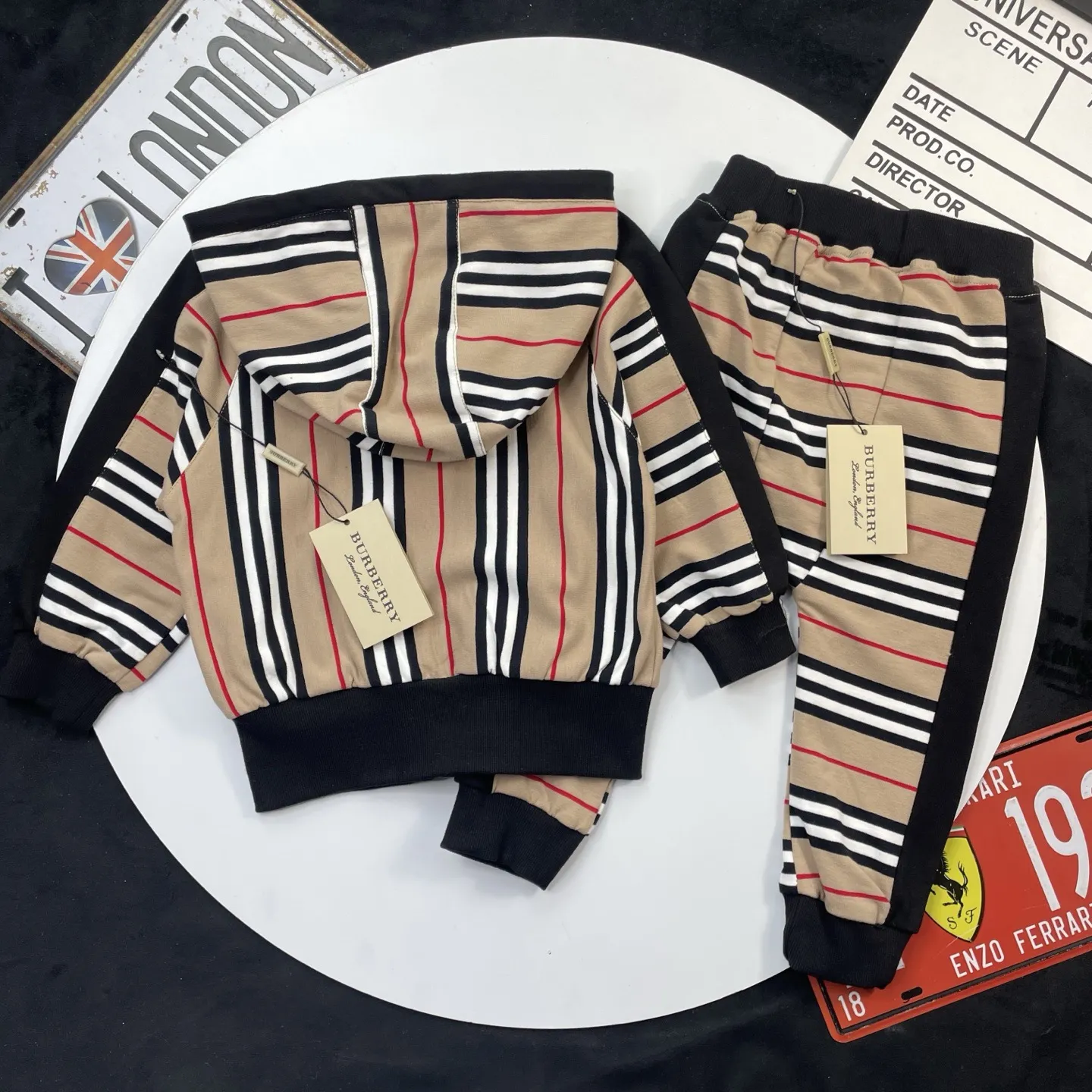 【110-150cm】一枚で決まる トレンド×ベーシック 品質いい 合わせやすい アウター 長袖 Tシャツ パンツ