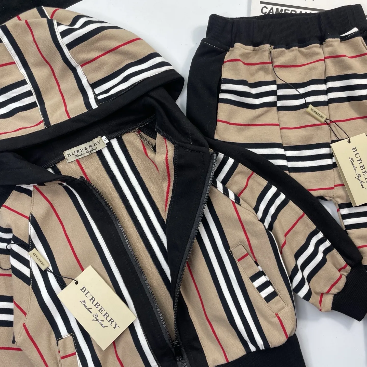 【110-150cm】一枚で決まる トレンド×ベーシック 品質いい 合わせやすい アウター 長袖 Tシャツ パンツ