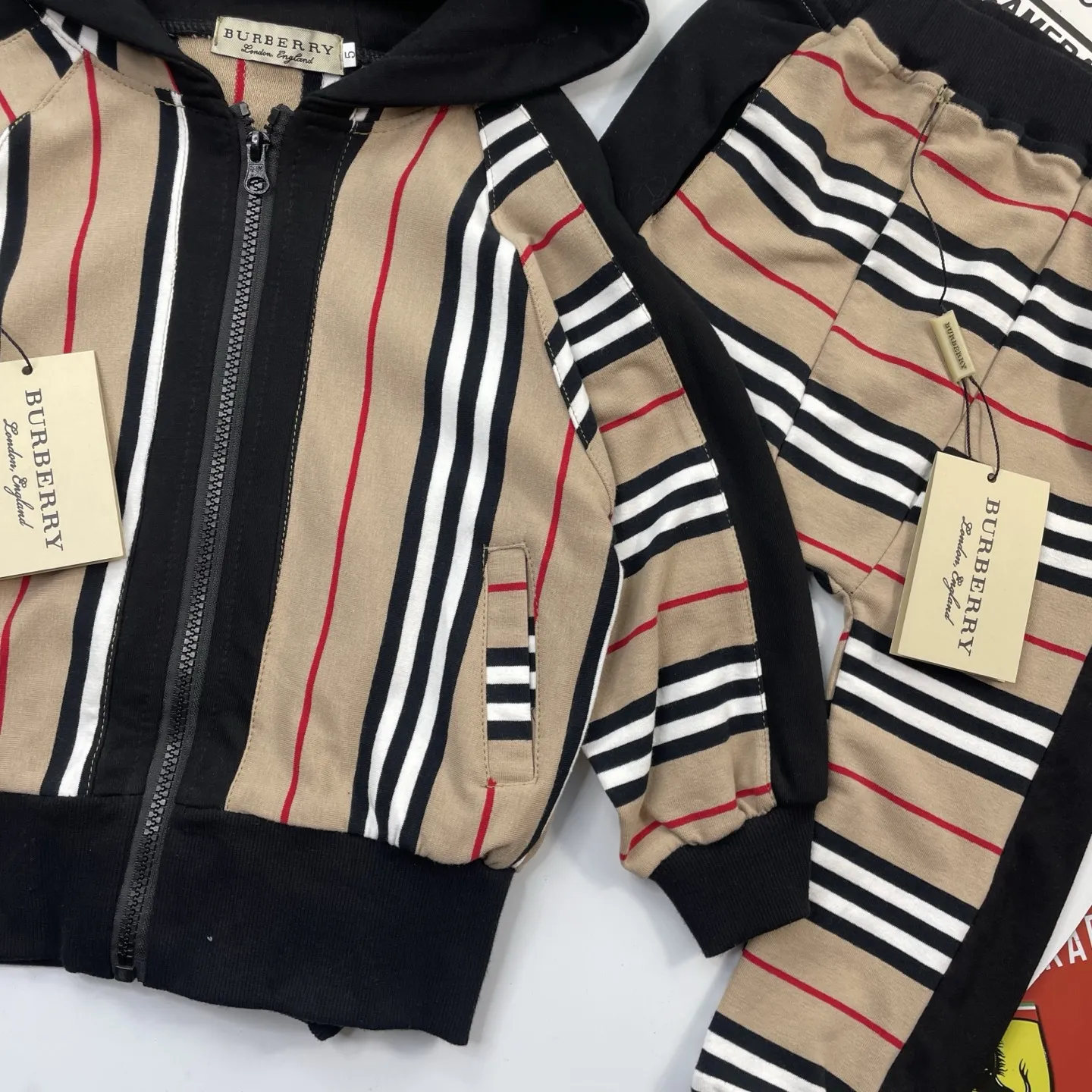 【110-150cm】一枚で決まる トレンド×ベーシック 品質いい 合わせやすい アウター 長袖 Tシャツ パンツ